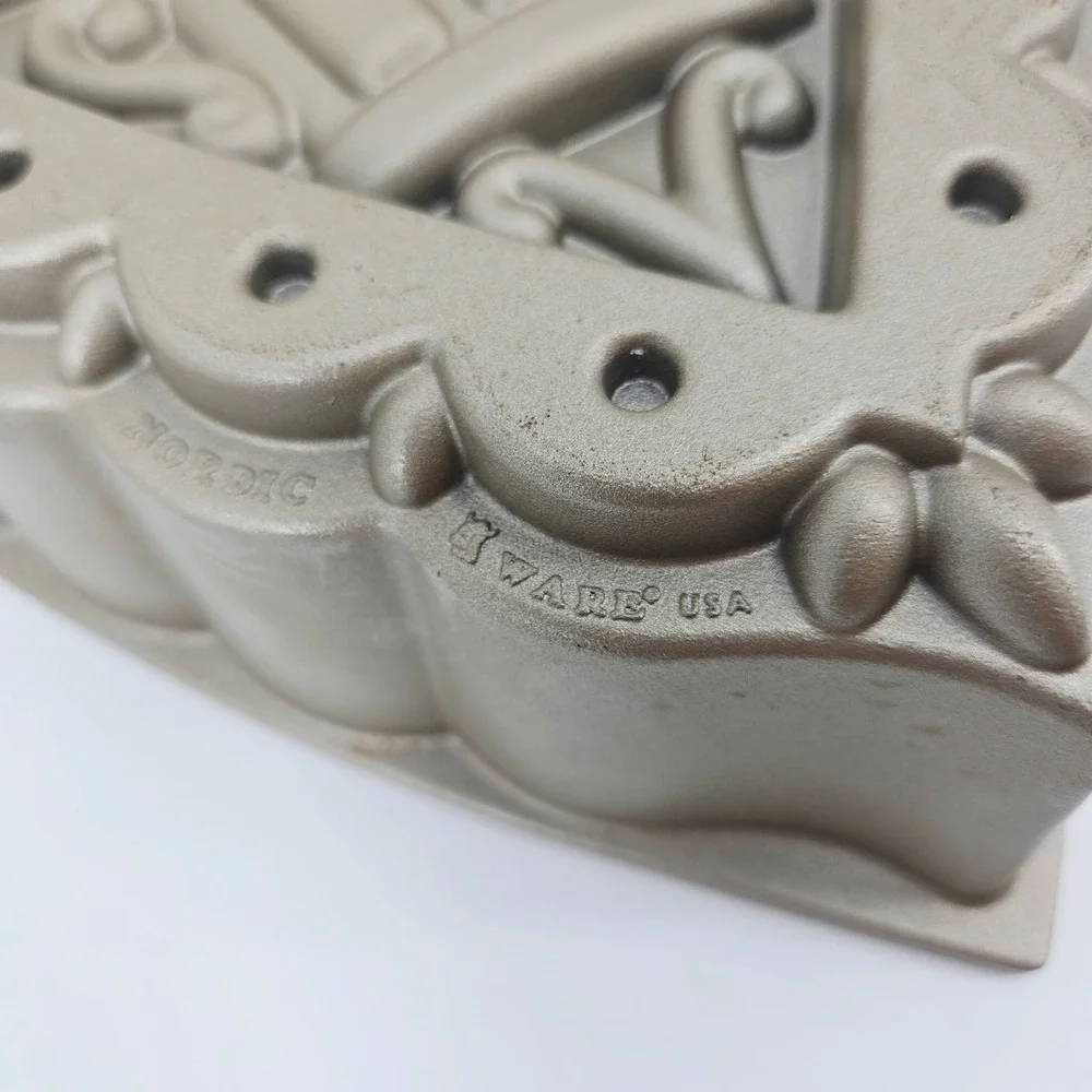 Nordic Ware Decorative Heart‎ Flowers Bundt Pan 10 Cup Cast Aluminum USA